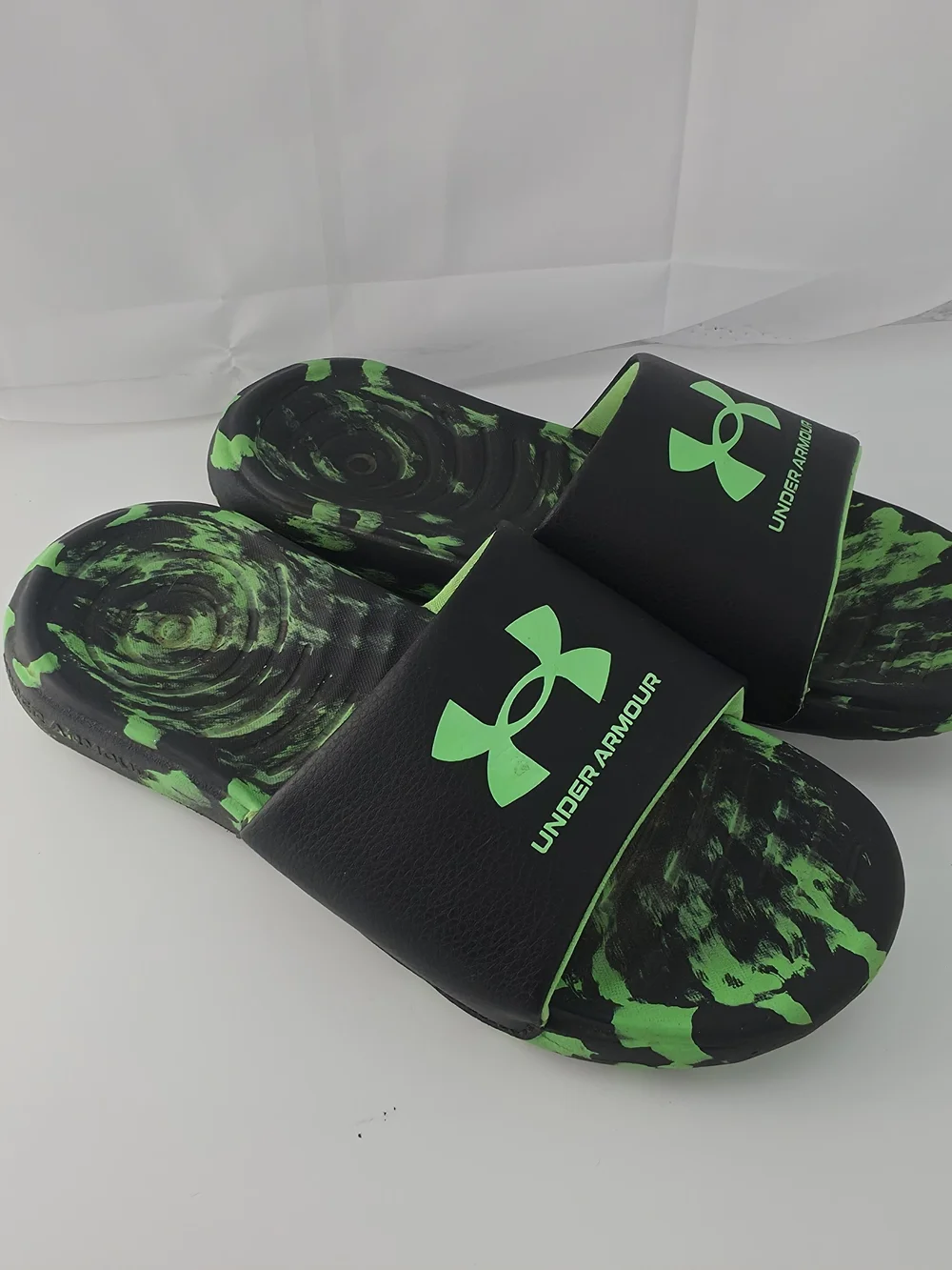 Under Armour Kids Black & Neon Green Slide Sandals Size 5